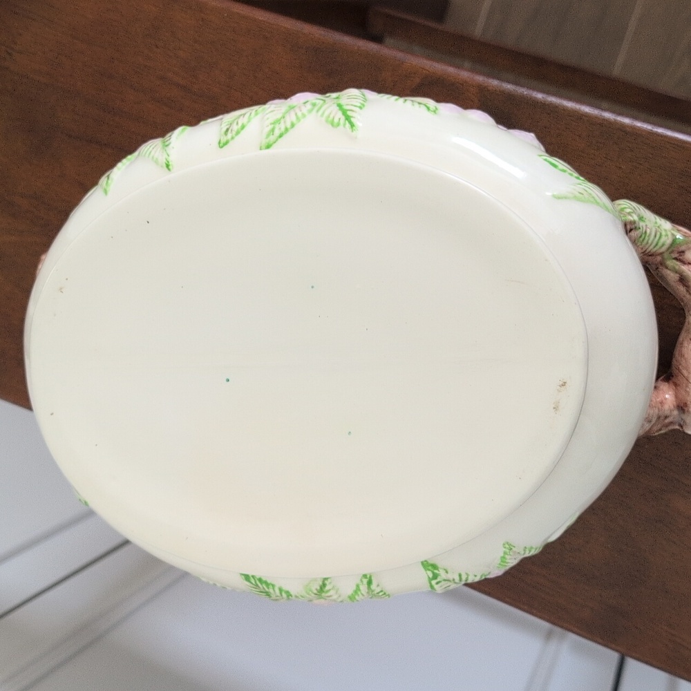 Vintage Soup Tureen With Ladle Berry And Leaf Motif - Picture 10 of 16